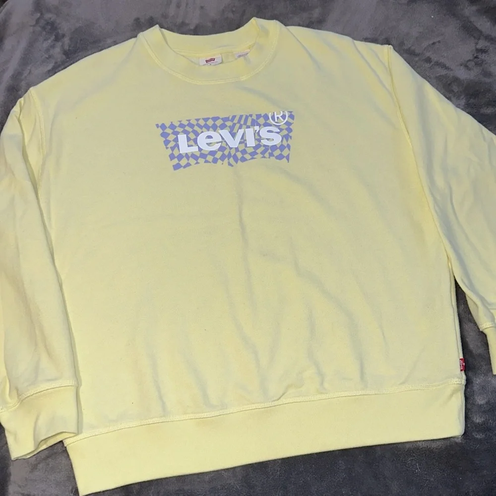 Levi’s Crewneck - Picture 5 of 9